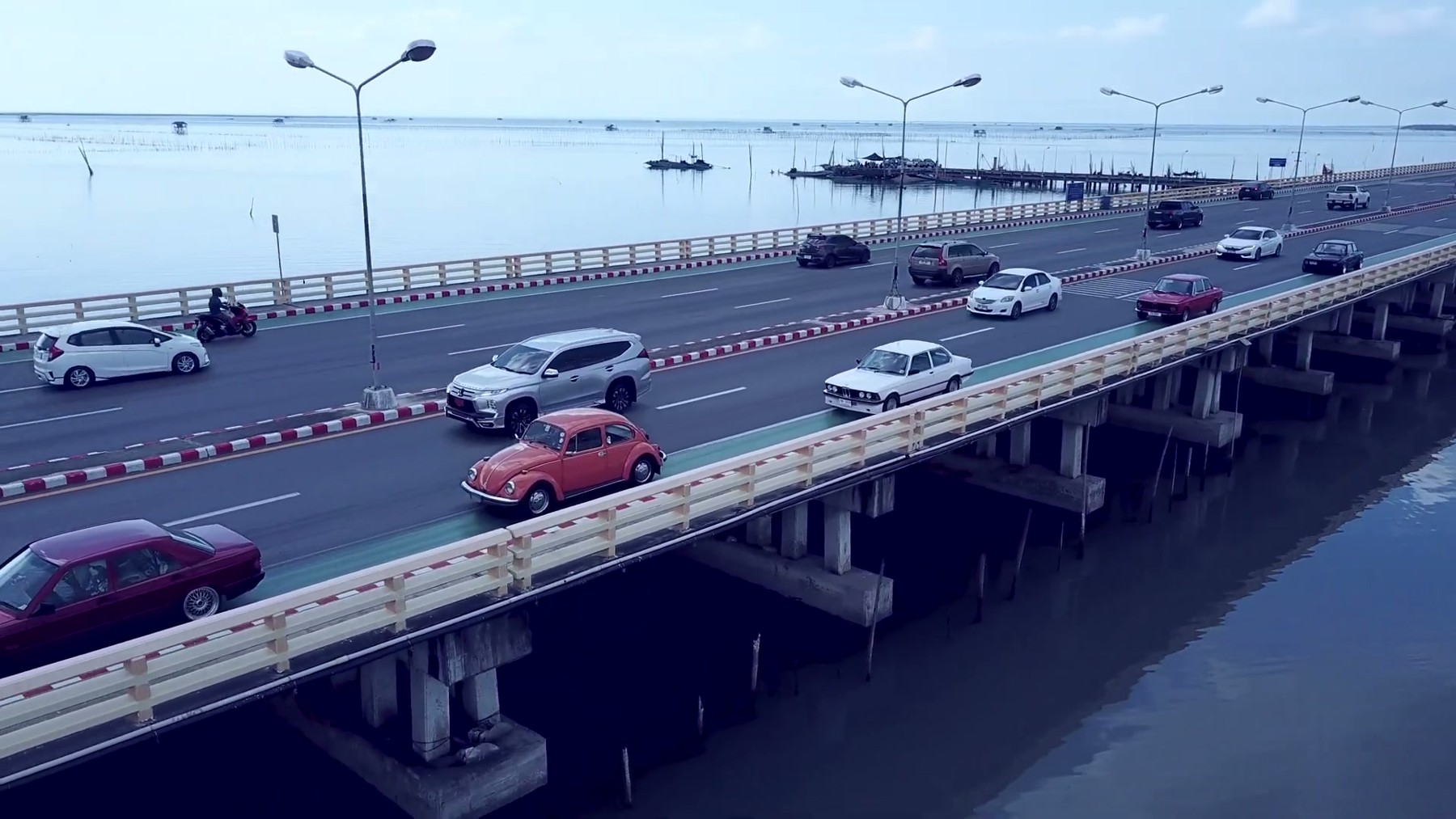รถคลาสสิค วิวสะพานเลียบชายทะเลชลบุรี 6