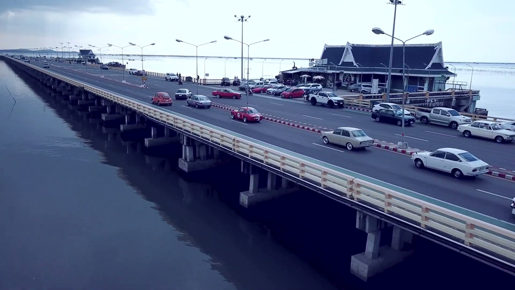 รถคลาสสิค วิวสะพานเลียบชายทะเลชลบุรี 7