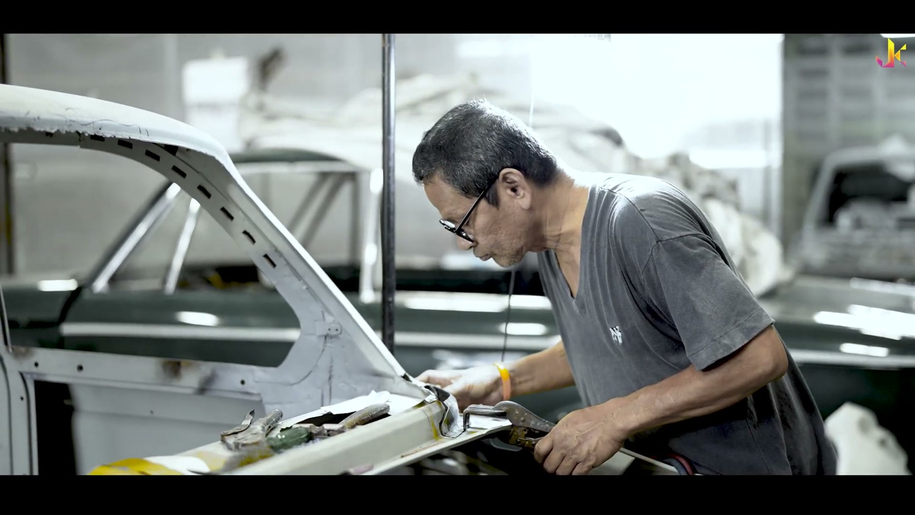 เคาะ ปะผุ รถ BMW 2002 (Repair Rust and Restoration) 3