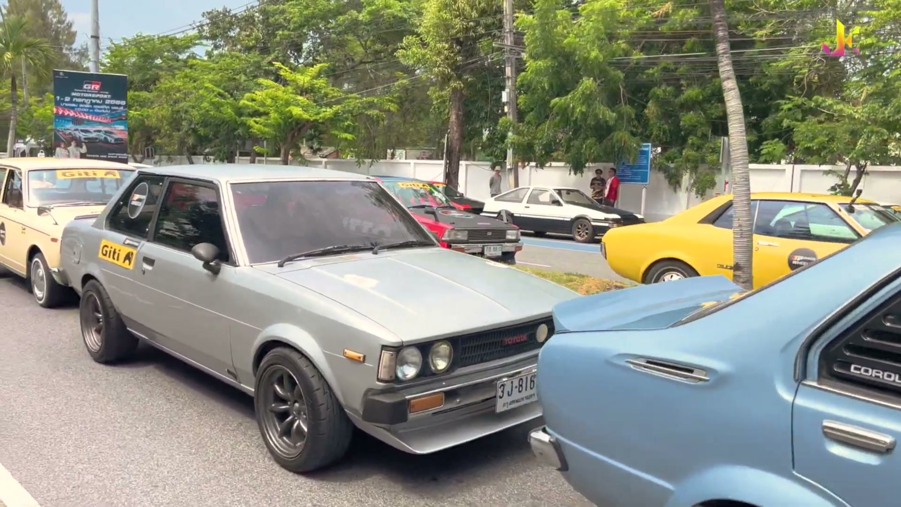 Bangsaen Grand Prix 2023 ซีดานคลาสสิก สีส้ม ริมถนน 4