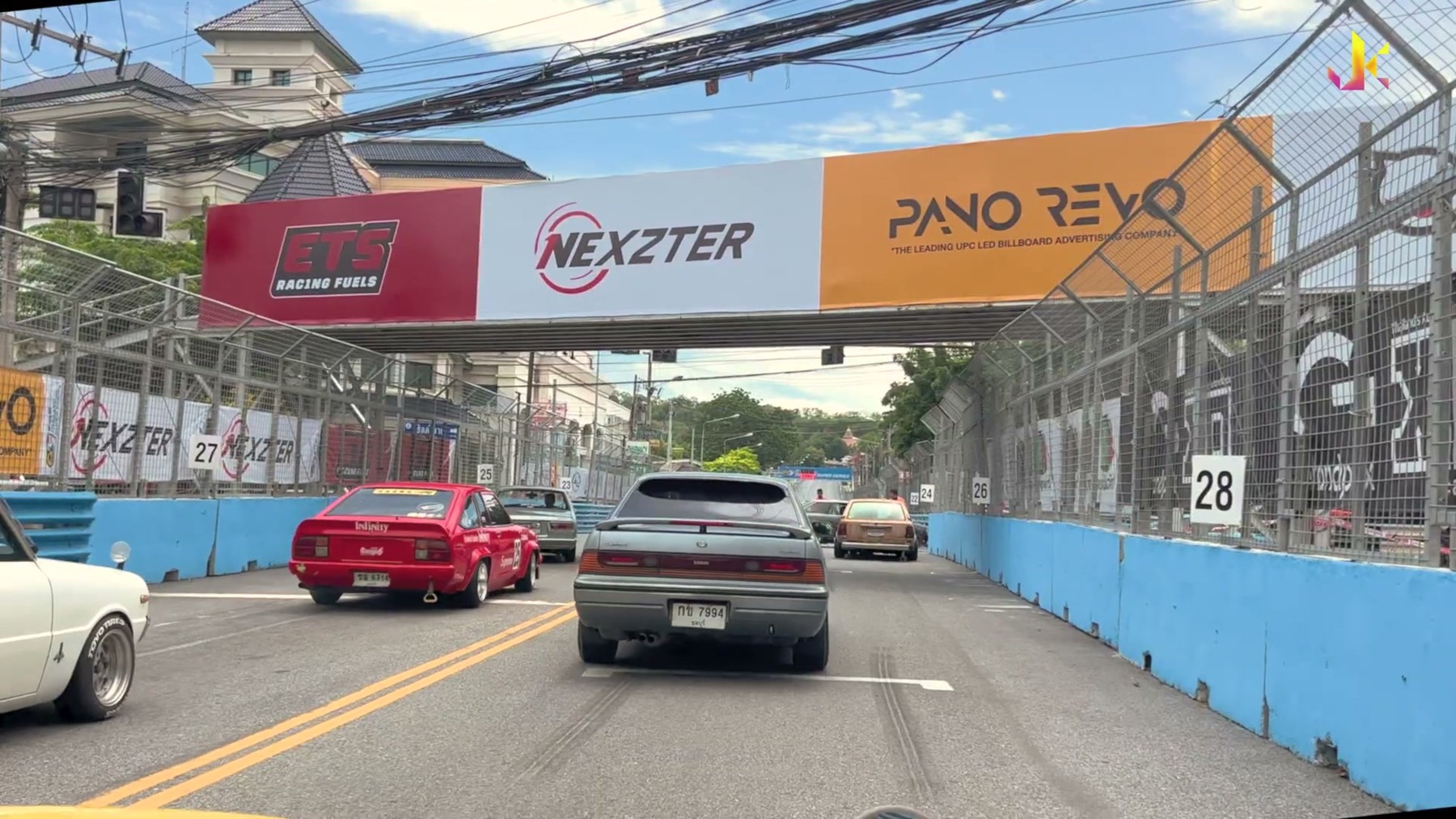 Bangsaen Grand Prix 2023 ซีดานคลาสสิก สีส้ม ริมถนน 6