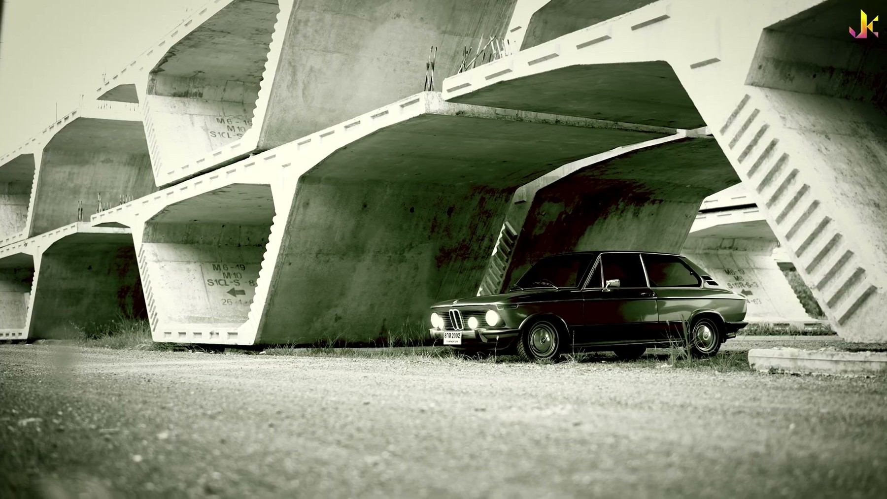 BMW 2002 ซีดานคลาสสิก สีเขียว 5