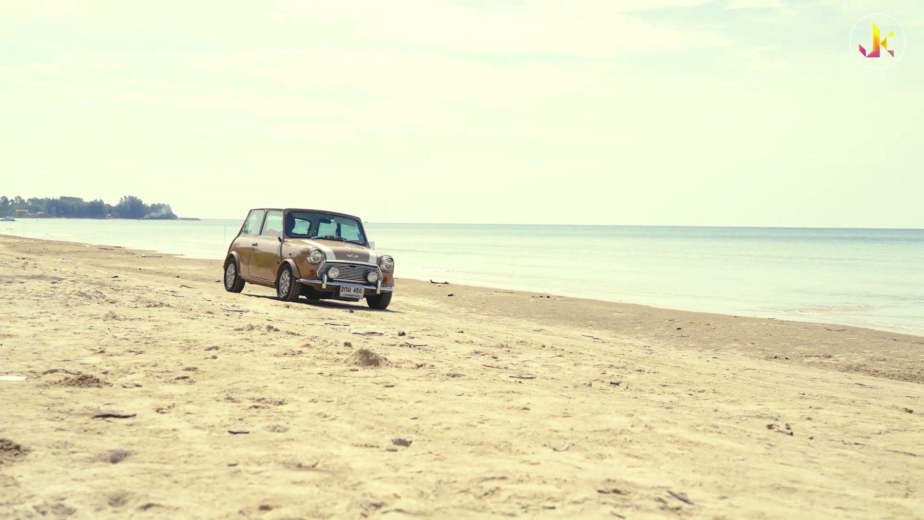 MINI ON TOUR 2023 แวกอนคลาสสิก สีขาว ในบรรยากาศสนามหญ้า 3