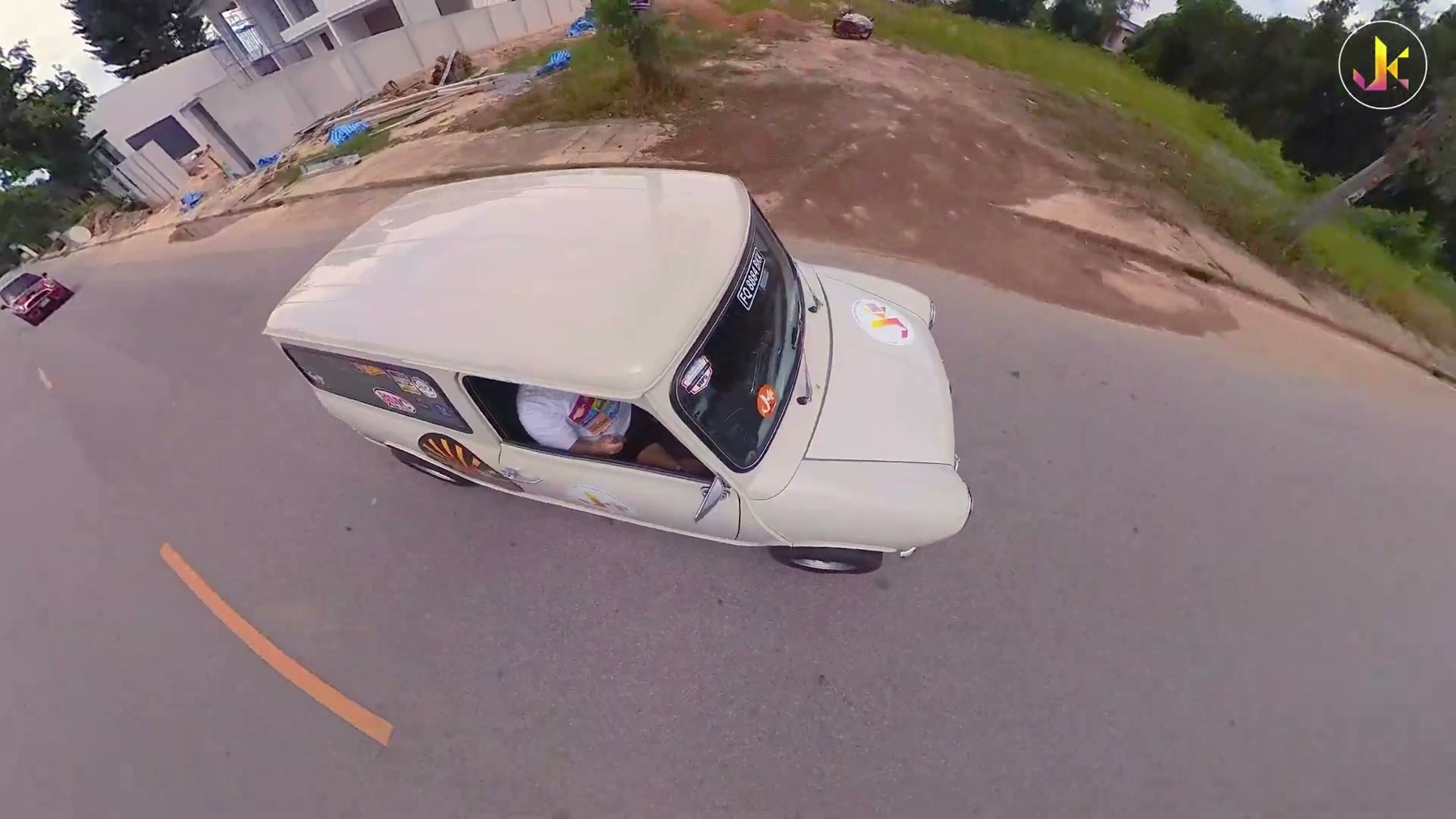 MINI ON TOUR 2023 แวกอนคลาสสิก สีขาว ในบรรยากาศสนามหญ้า 4
