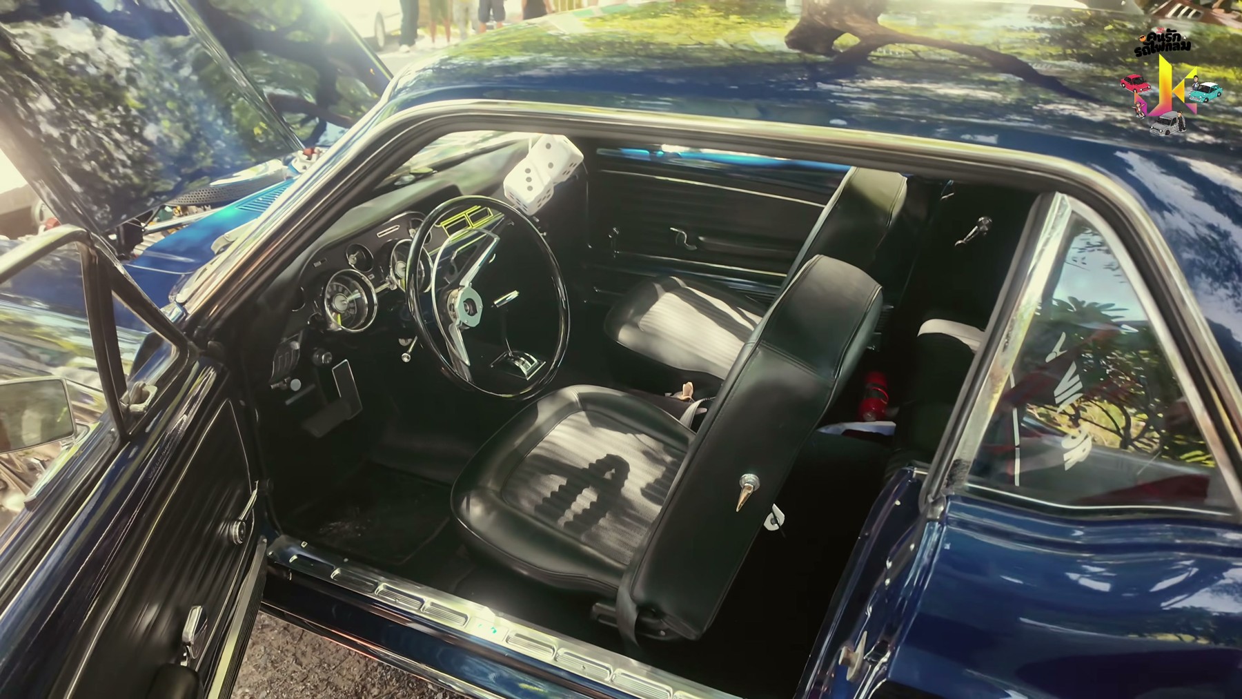 คนรักรถไฟกลม พาทัวร์มิตติ้งรถคลาสสิก Ford Mustang, MG RV8 และ VW Type 2 3
