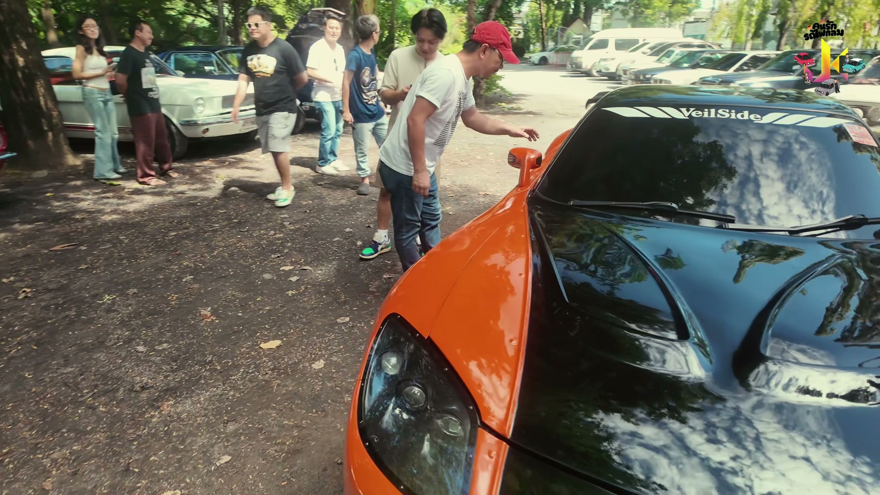 คนรักรถไฟกลม พาทัวร์มิตติ้งรถคลาสสิก Ford Mustang, MG RV8 และ VW Type 2 5